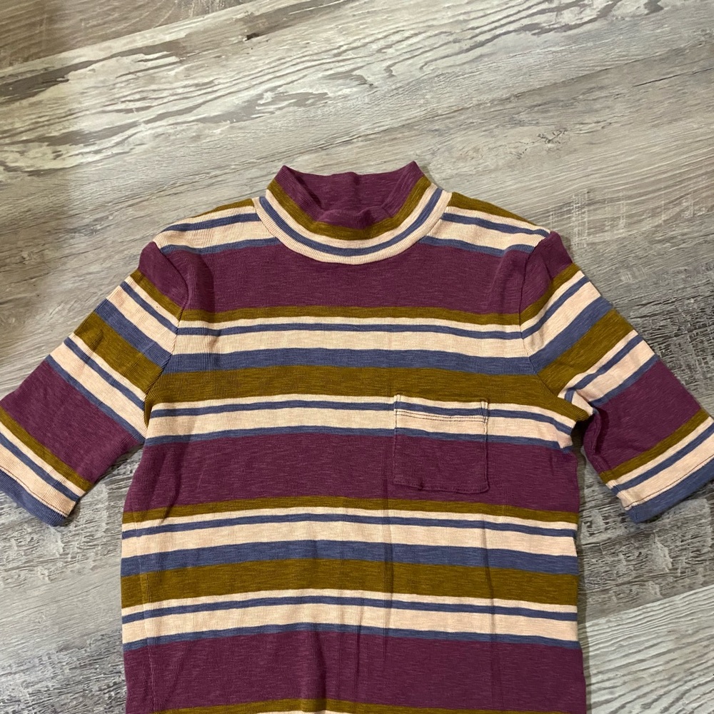 Short sleeved turtle neck